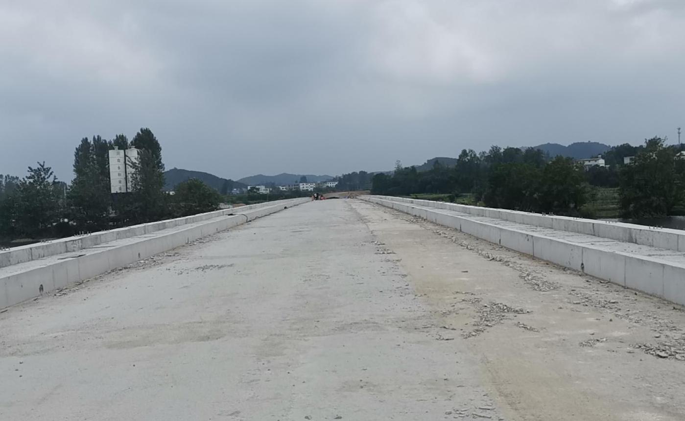 迎難而上保竣工 鼓足干勁再出發(fā)——集團(tuán)董事長孔德穩(wěn)對河川西橋工程進(jìn)行檢查指導(dǎo)