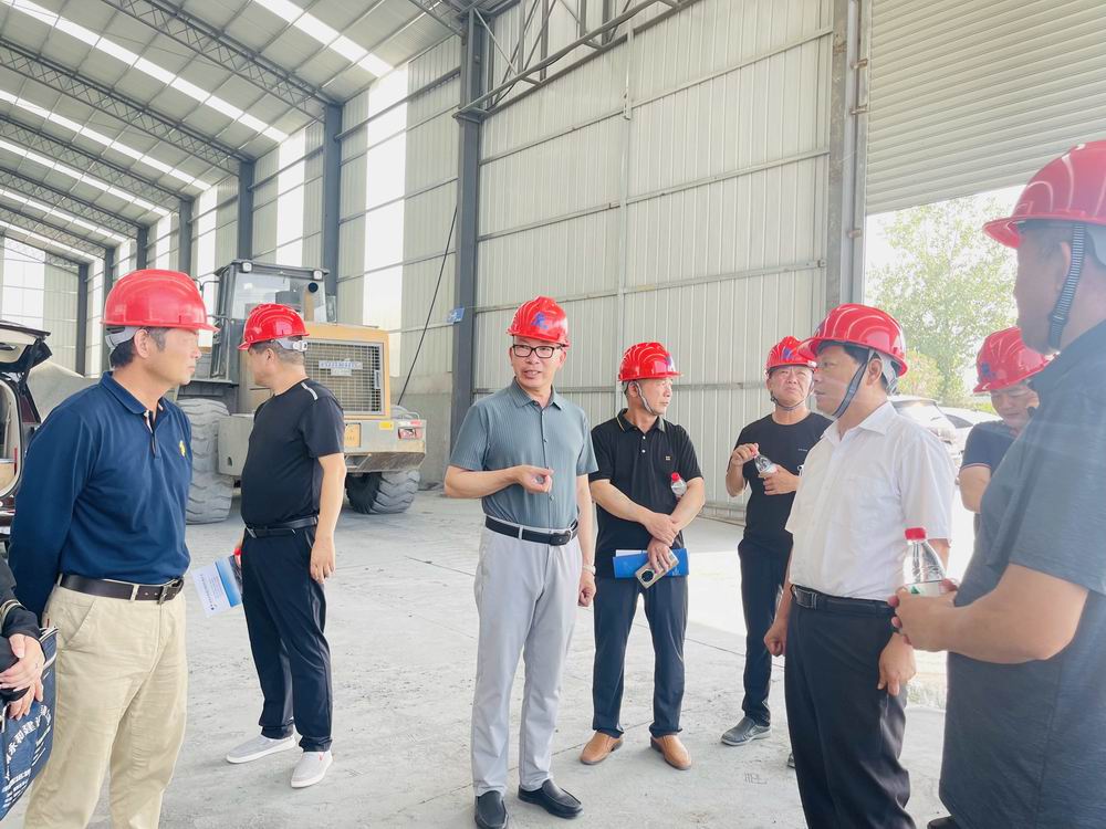 信陽市公路事業(yè)發(fā)展中心、信陽市公路局、107國道建設工程指揮部、中國中冶信陽項目部等單位蒞臨河南永和建設集團檢查指導工作