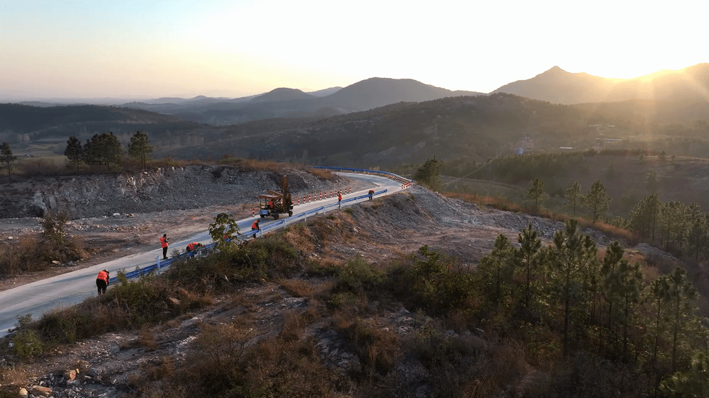 公路更安全、道路更暢安 ——振和交安農(nóng)村公路安防工程施工